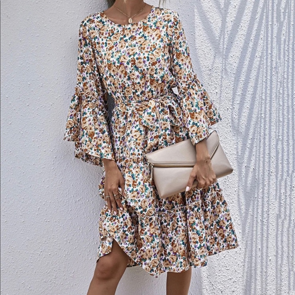 NWT Floral Flounce Sleeve Dress